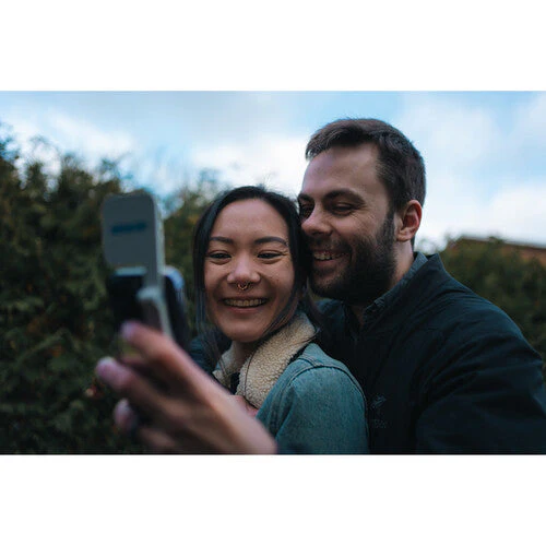 Aputure Amaran Go White Compact MagSafe LED Constant Light for Smartphone - Image 8